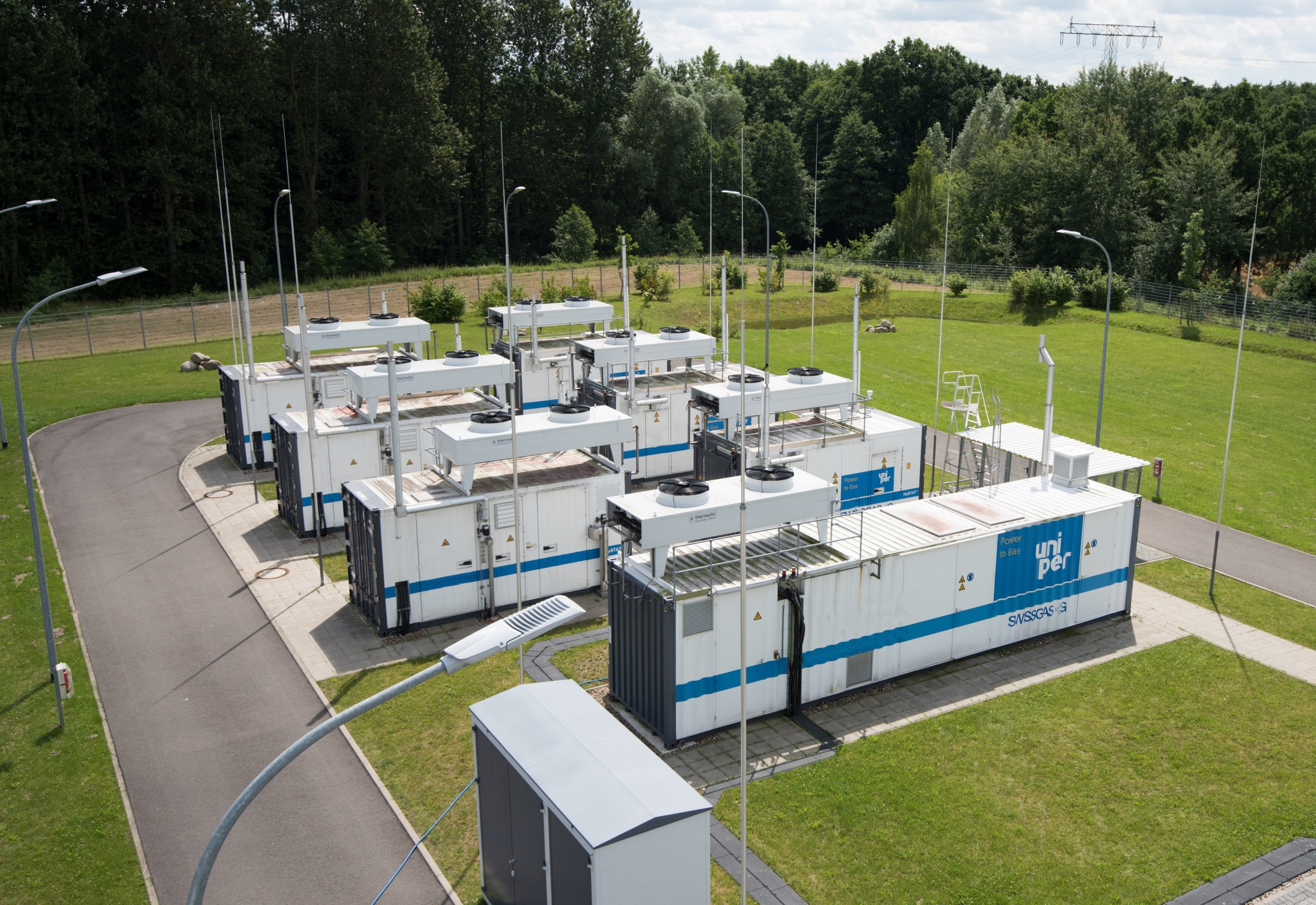 Wind-powered electrolysers producing green hydrogen in Falkenhagen, Germany (Cummins)